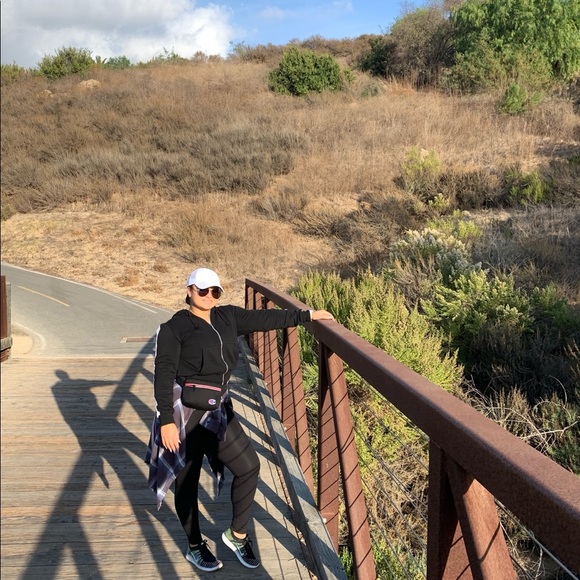 Meet your Posher, Amanda - Picture 4 of 5